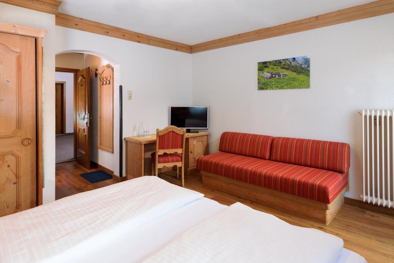 Hotel Gasthof Baren Holzgau Esterno foto