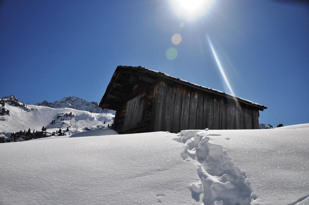 Hotel Gasthof Baeren Holzgau Esterno foto