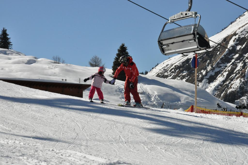 Hotel Gasthof Baeren Holzgau Esterno foto