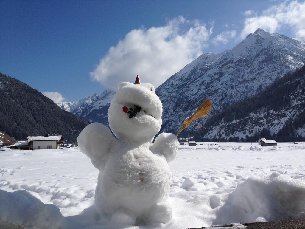 Hotel Gasthof Baren Holzgau Esterno foto