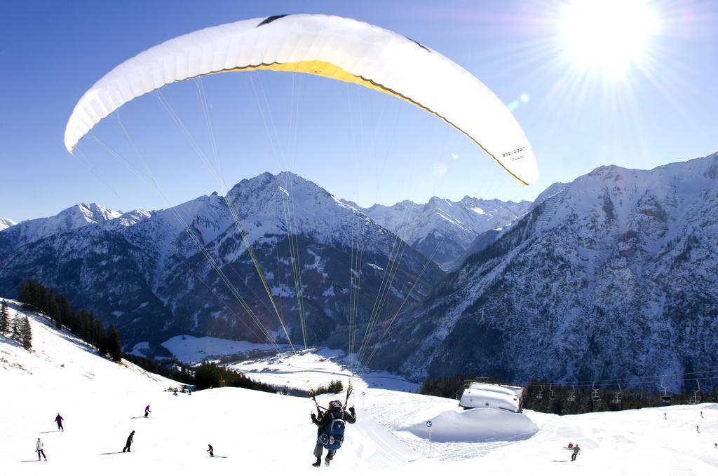 Hotel Gasthof Baren Holzgau Esterno foto