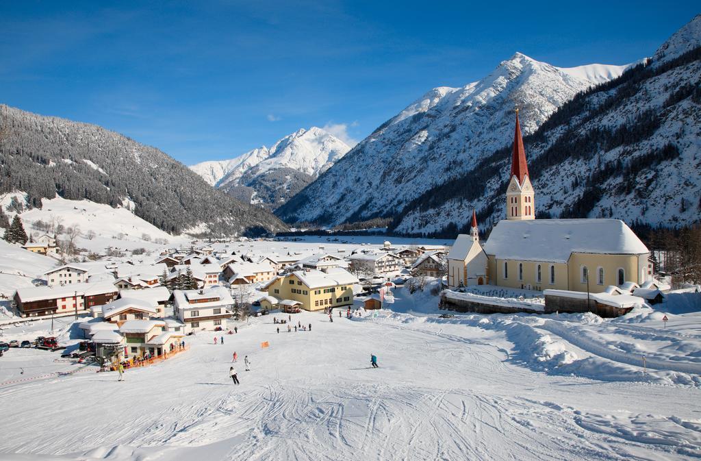 Hotel Gasthof Baeren Holzgau Esterno foto